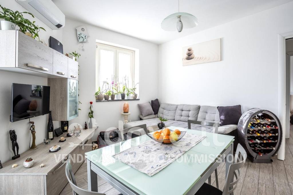 appartamento in vendita a Luino in zona Voldomino