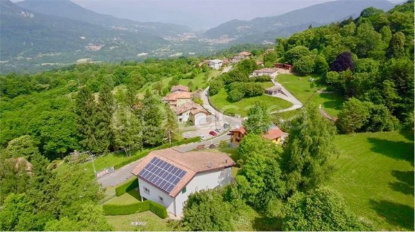 casa indipendente in vendita a Luino