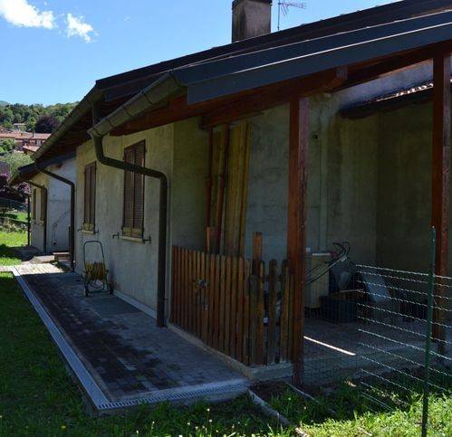 casa semindipendente in vendita a Luino