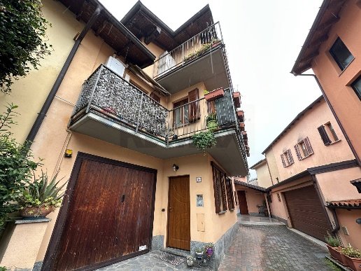 casa indipendente in vendita a Luino in zona San Pietro