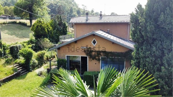 casa indipendente in vendita a Luino in zona Bonga