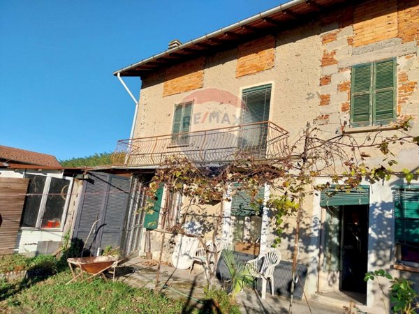 casa indipendente in vendita a Luino in zona Pezza
