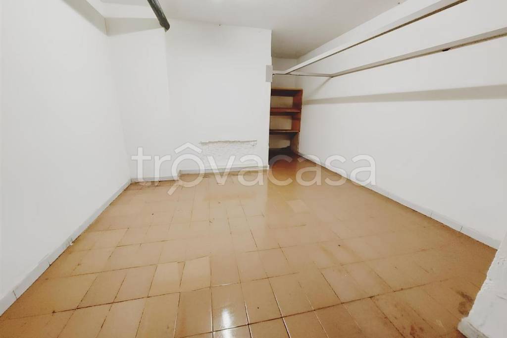 locale di sgombero in vendita a Luino