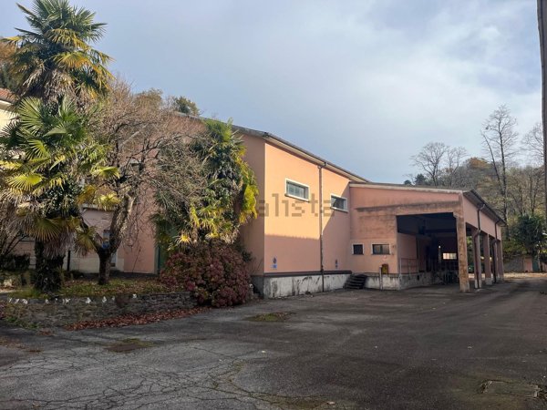 capannone in vendita a Luino