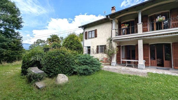 appartamento in vendita a Luino in zona Baggiolina