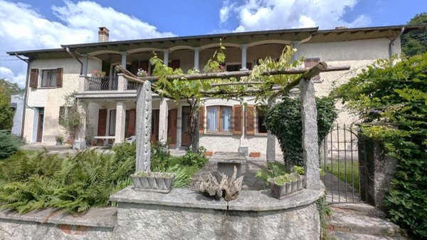appartamento in vendita a Luino in zona Voldomino