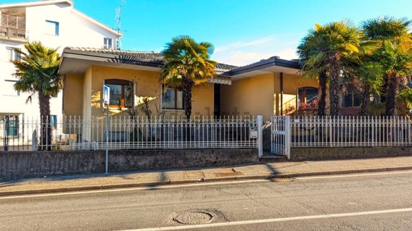 casa indipendente in vendita a Luino