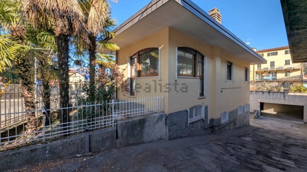 casa indipendente in vendita a Luino
