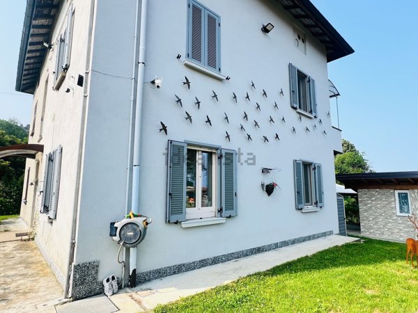 casa indipendente in vendita a Luino in zona Voldomino