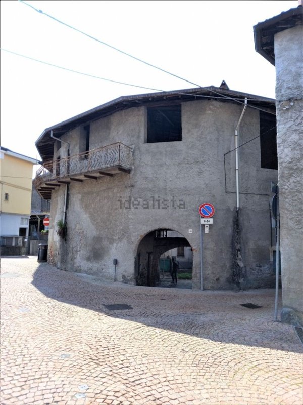 casa indipendente in vendita a Luino in zona Voldomino
