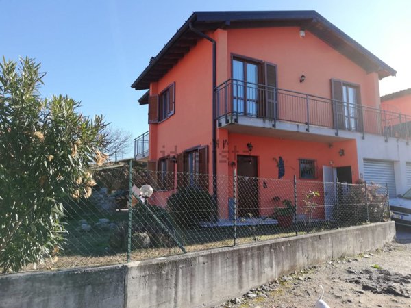 casa indipendente in vendita a Luino