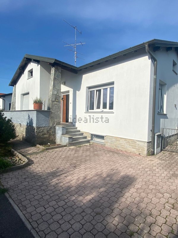 casa indipendente in vendita a Luino in zona Voldomino