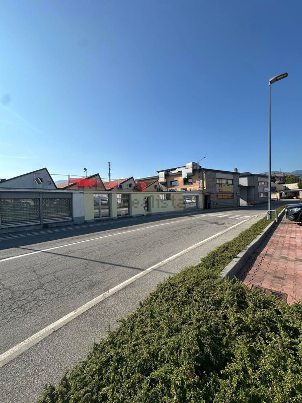 capannone in vendita a Luino