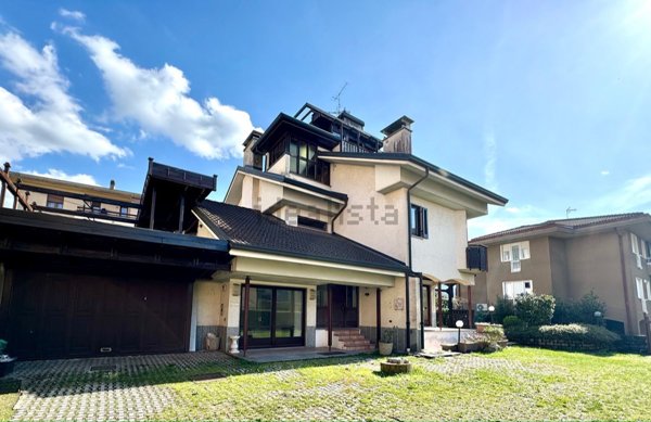 casa indipendente in vendita a Luino