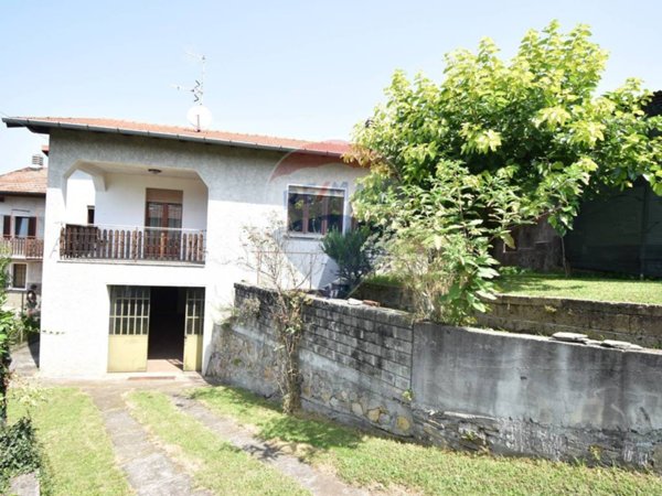 casa indipendente in vendita a Luino in zona Poppino