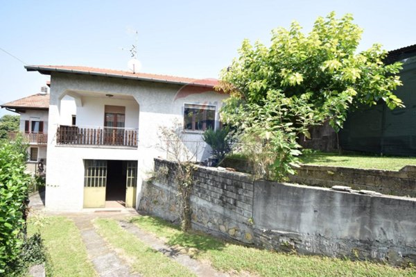 casa indipendente in vendita a Luino in zona Poppino