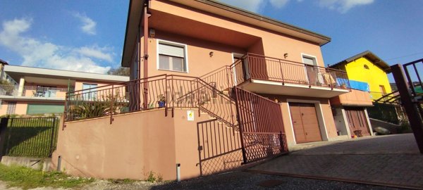 casa indipendente in vendita a Luino