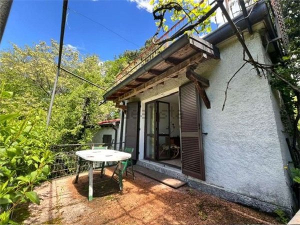 appartamento in vendita a Luino in zona Bonga