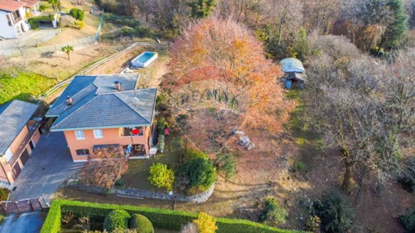 casa indipendente in vendita a Luino in zona Longhirolo