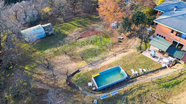 casa indipendente in vendita a Luino in zona Longhirolo
