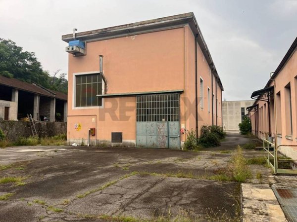 capannone in vendita a Luino