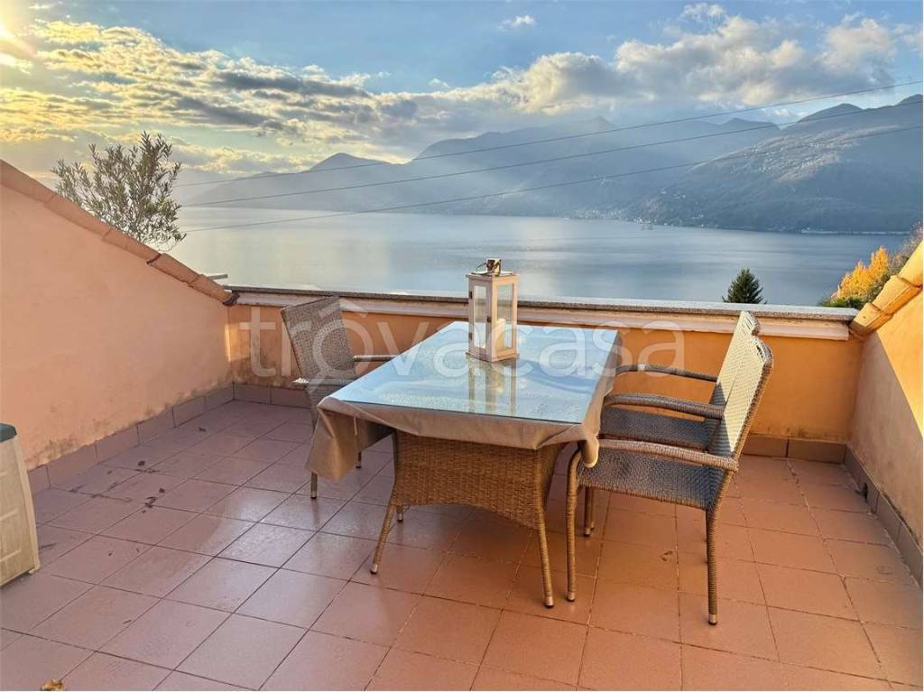 appartamento in vendita a Luino in zona Bonga