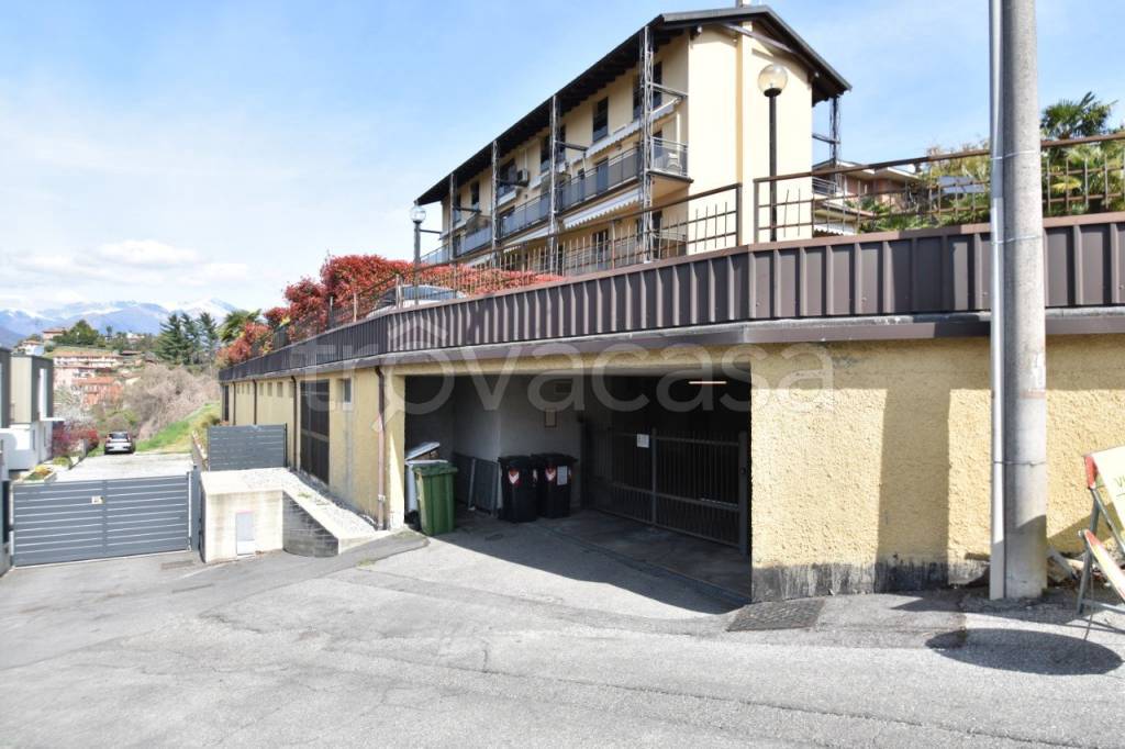 casa indipendente in vendita a Luino