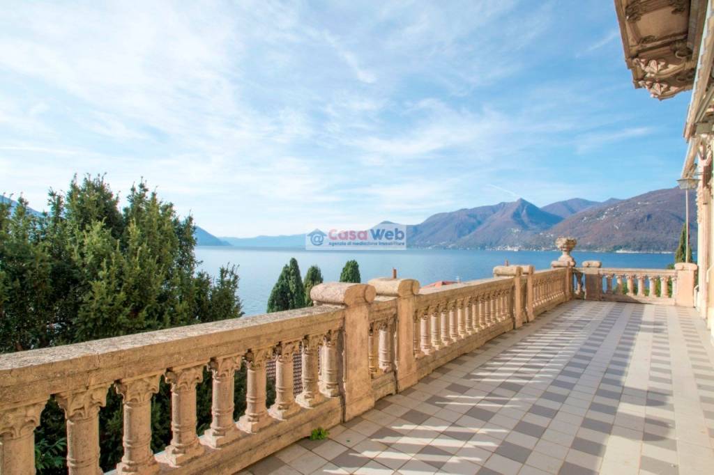 appartamento in vendita a Luino in zona Colmegna