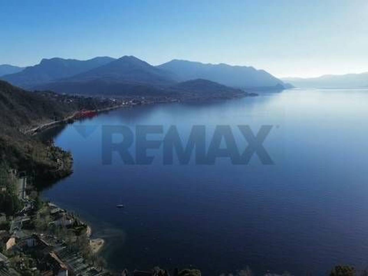 casa indipendente in vendita a Luino in zona Colmegna