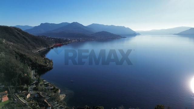 casa indipendente in vendita a Luino in zona Colmegna