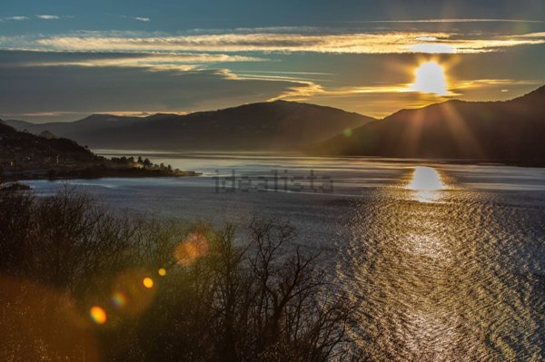 casa indipendente in vendita a Luino