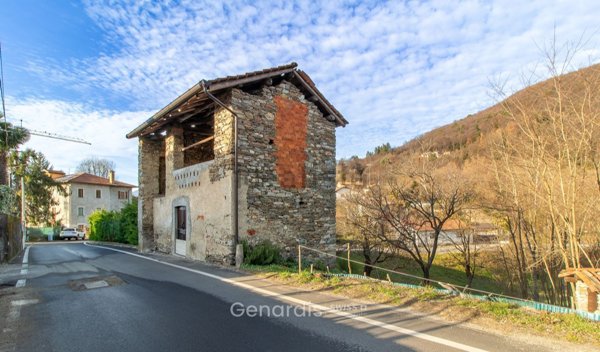 appartamento in vendita a Luino in zona Pianazzo