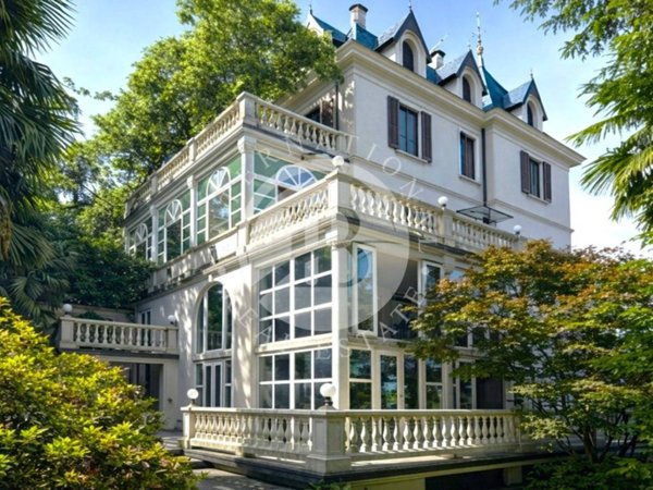 casa indipendente in vendita a Luino