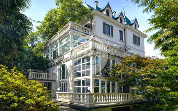 casa indipendente in vendita a Luino