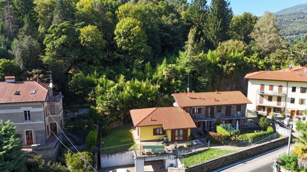 appartamento in vendita a Luino in zona Poppino