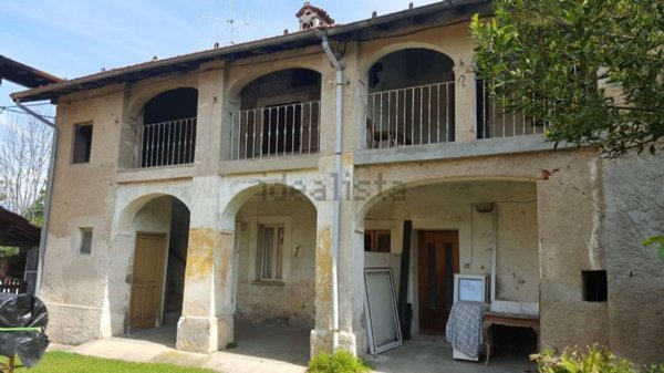 appartamento in vendita a Luino in zona Pianazzo