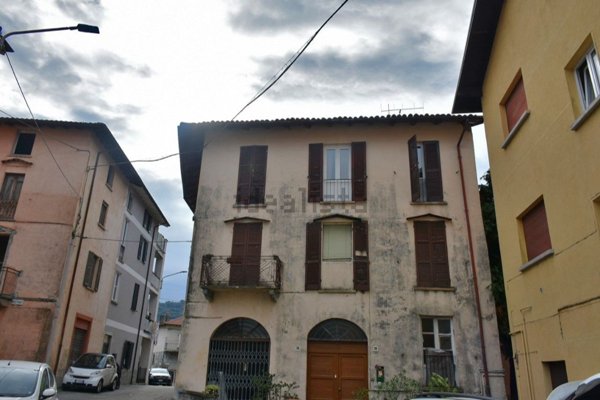 appartamento in vendita a Luino in zona Voldomino