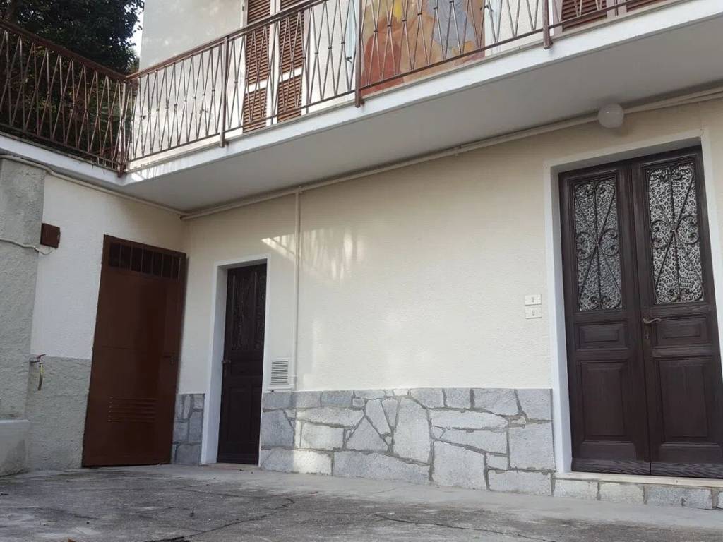 appartamento in vendita a Luino in zona Poppino