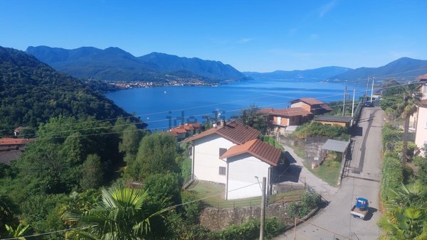 appartamento in vendita a Luino in zona Colmegna