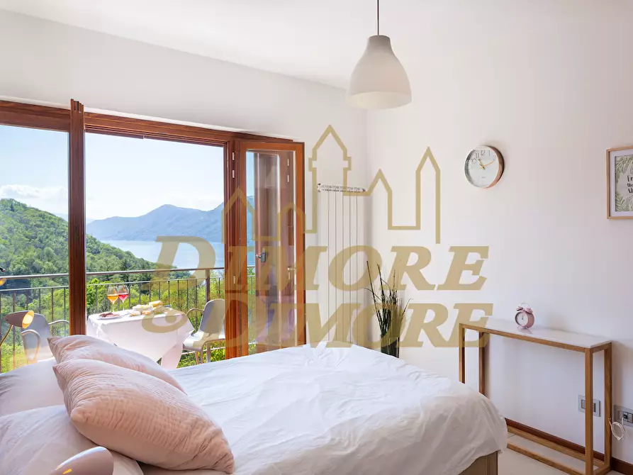 casa indipendente in vendita a Luino in zona Colmegna