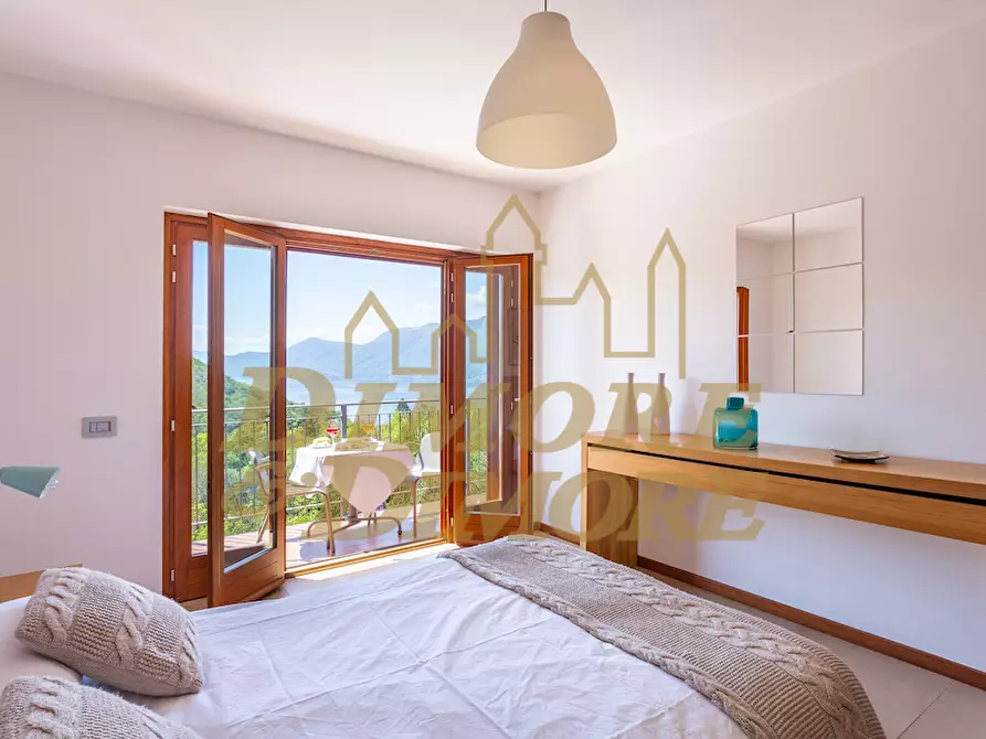 casa indipendente in vendita a Luino in zona Colmegna