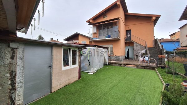 casa indipendente in vendita a Luino in zona Voldomino