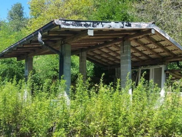 locale commerciale in vendita a Luino in zona Longhirolo