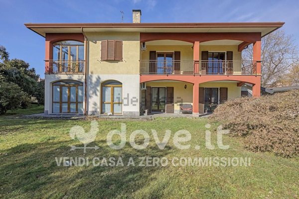 casa indipendente in vendita a Luino