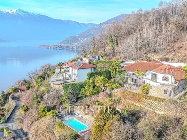 casa indipendente in vendita a Luino