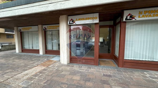 locale commerciale in vendita a Luino