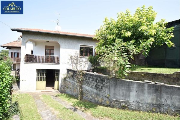 casa indipendente in vendita a Luino in zona Poppino