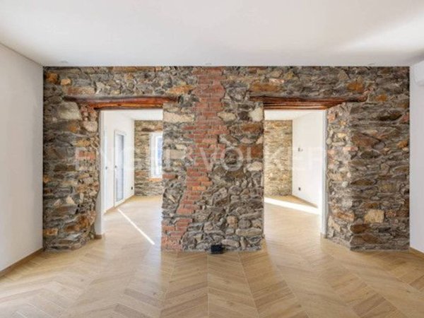 casa indipendente in vendita a Luino