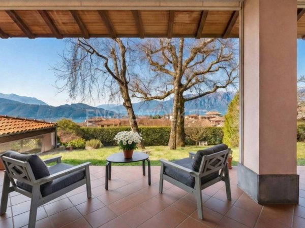 casa indipendente in vendita a Luino