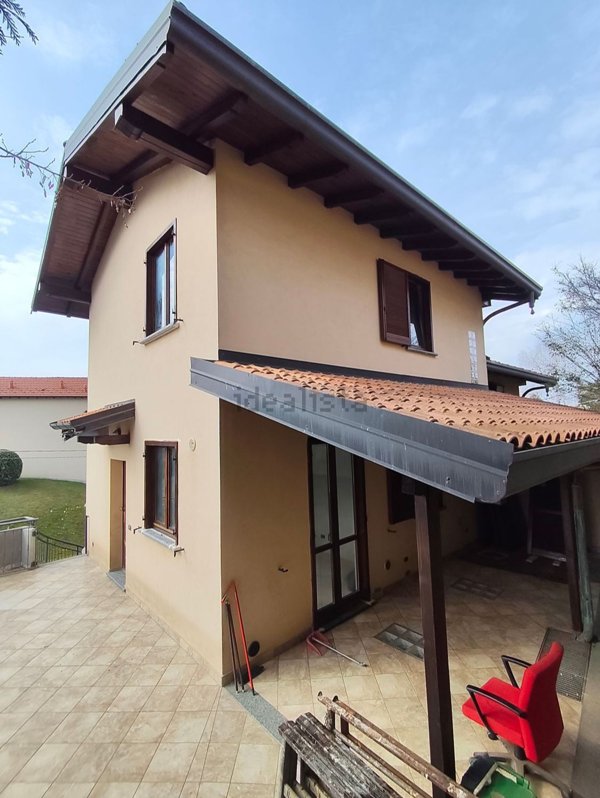 casa indipendente in vendita a Luino